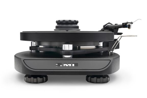 MODEL Black Product Low Angle Front 0x