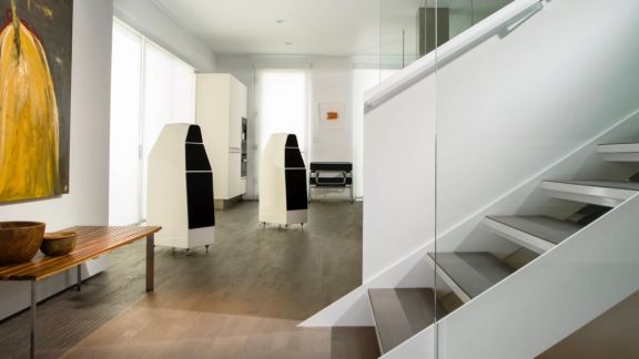 Yvette Bairritz White Modern Arch