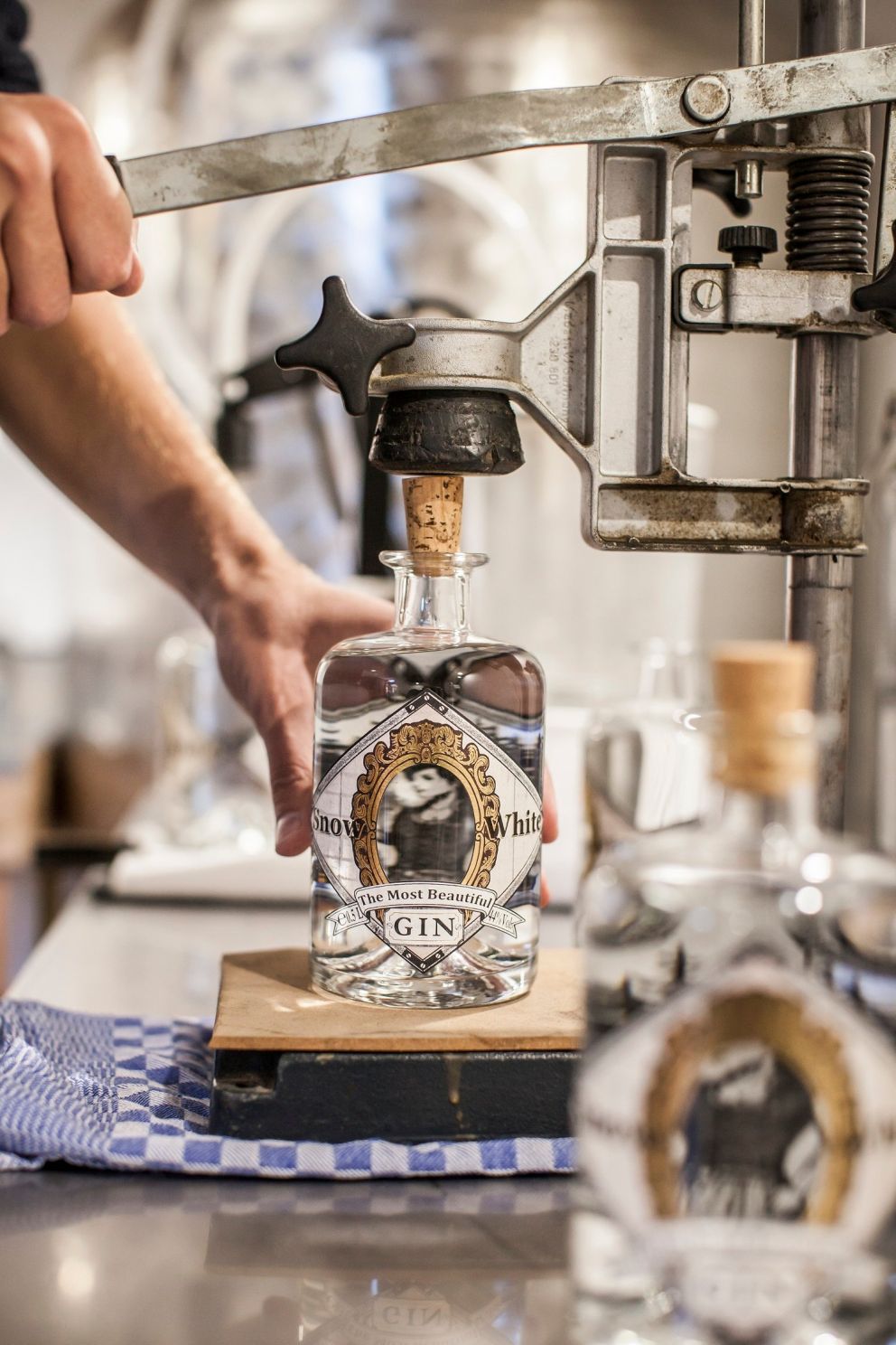 Snow white gin, winning label of the MPS Label Awards 2019 by InForm Etiketten