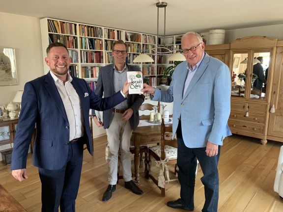 Overhandiging Israël en Wij Willem Ouweneel