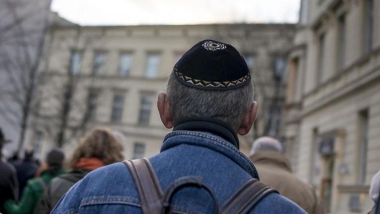 wearing-a-yarmulke-in-berlin-e1426053931118-768x433