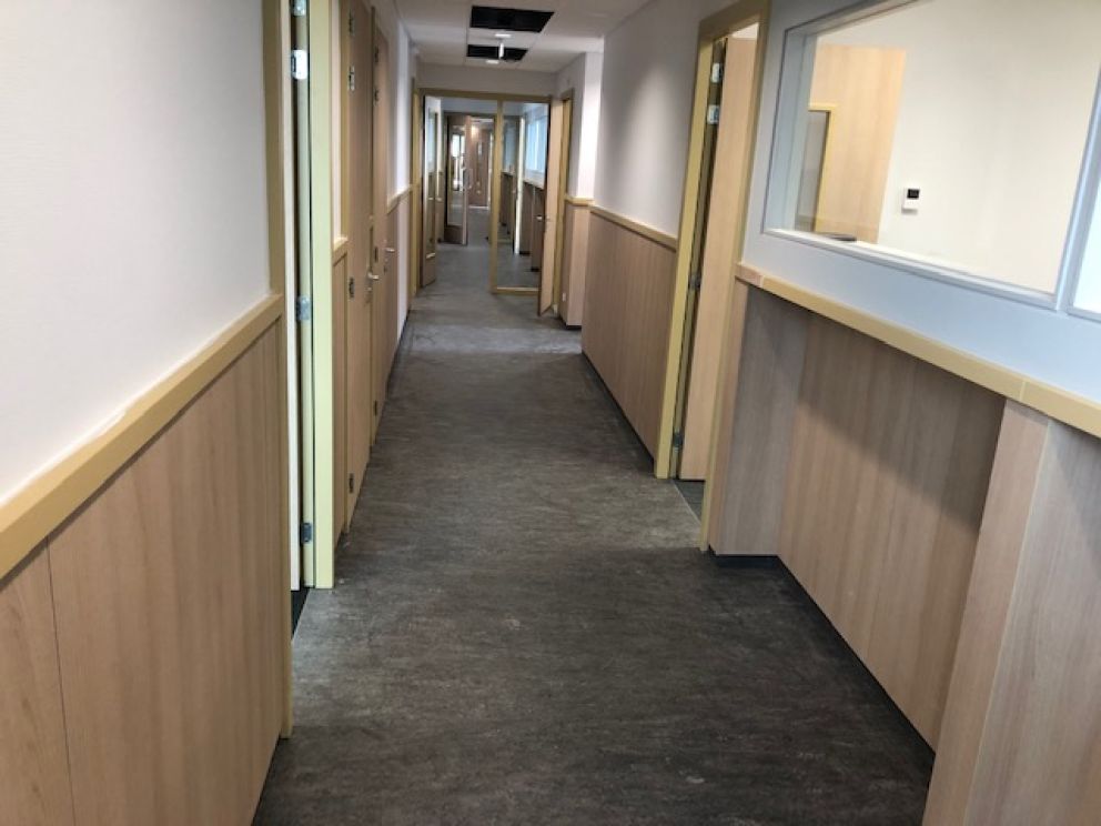 Linoleum vloer gelegd