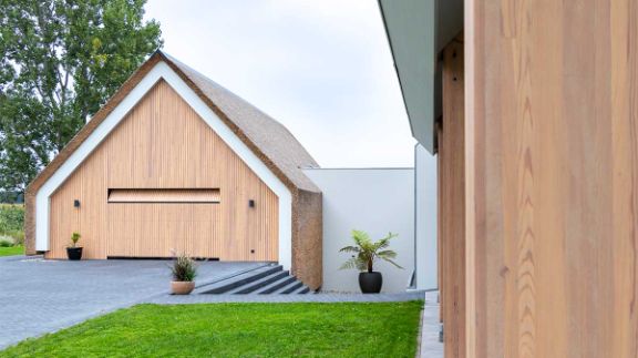 houten-garagedeur-schuurwoning-17