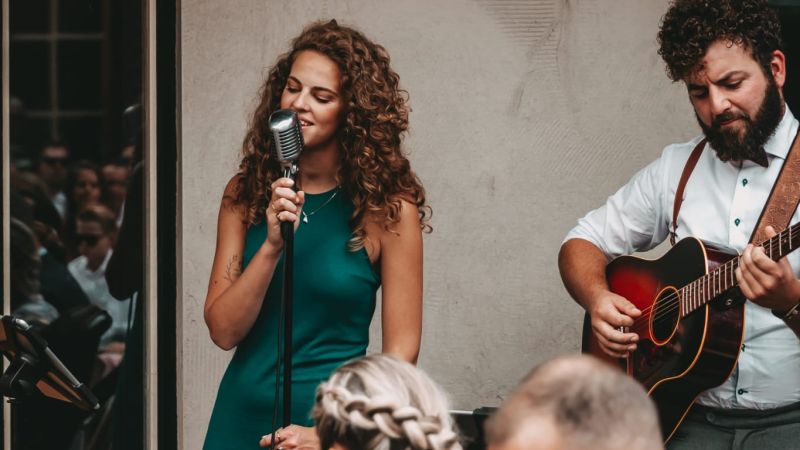 Duo - Uit te breiden met bijvoorbeeld een contrabas Duo - Uit te breiden met bijvoorbeeld een contrabas