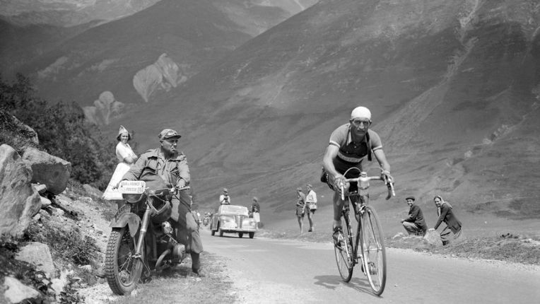 Gino Bartali tijdens tour de france