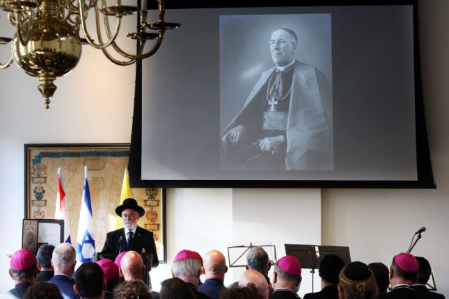 Yad Vashem kardinaal de Jong foto Rmon Mangold