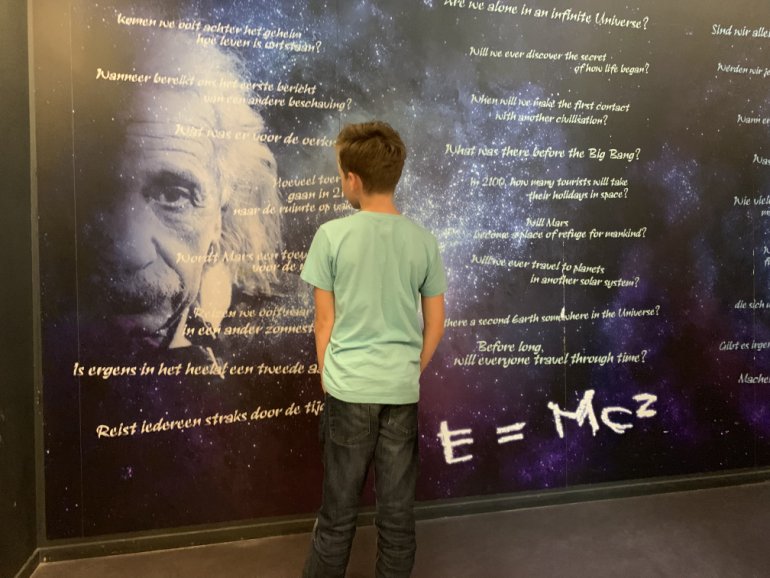 Kind in Museum